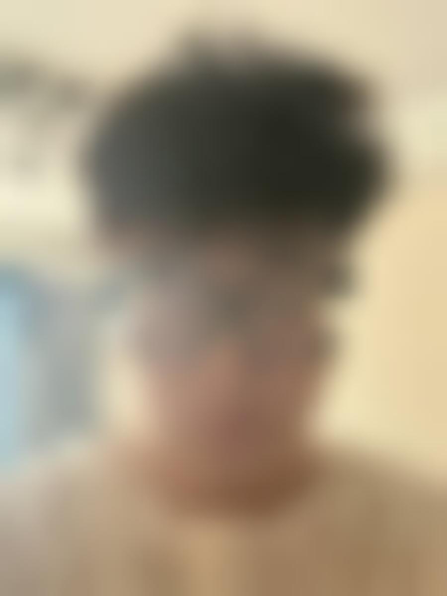 Privacy-protected Chinese gentleman profile